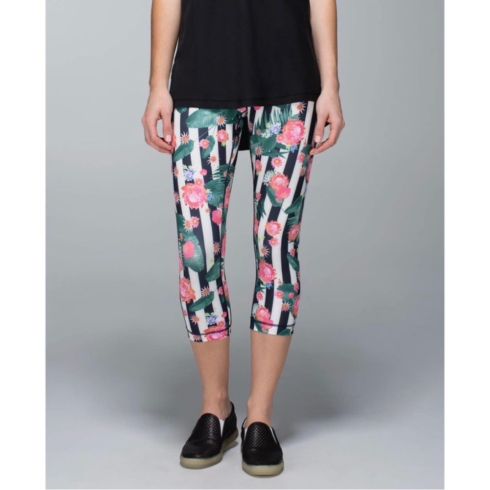 Lululemon Wunder Under Crop in Palm Play Multi Size 4 Floral Stripe Black White